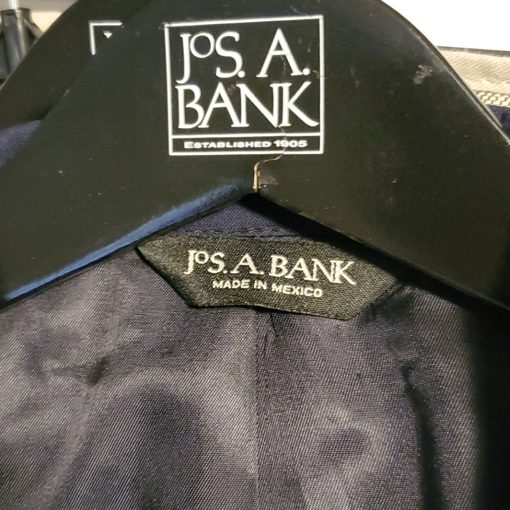 Jos.A.Bank 48XL men's Navy 2 pc suit - Picture 2 of 4